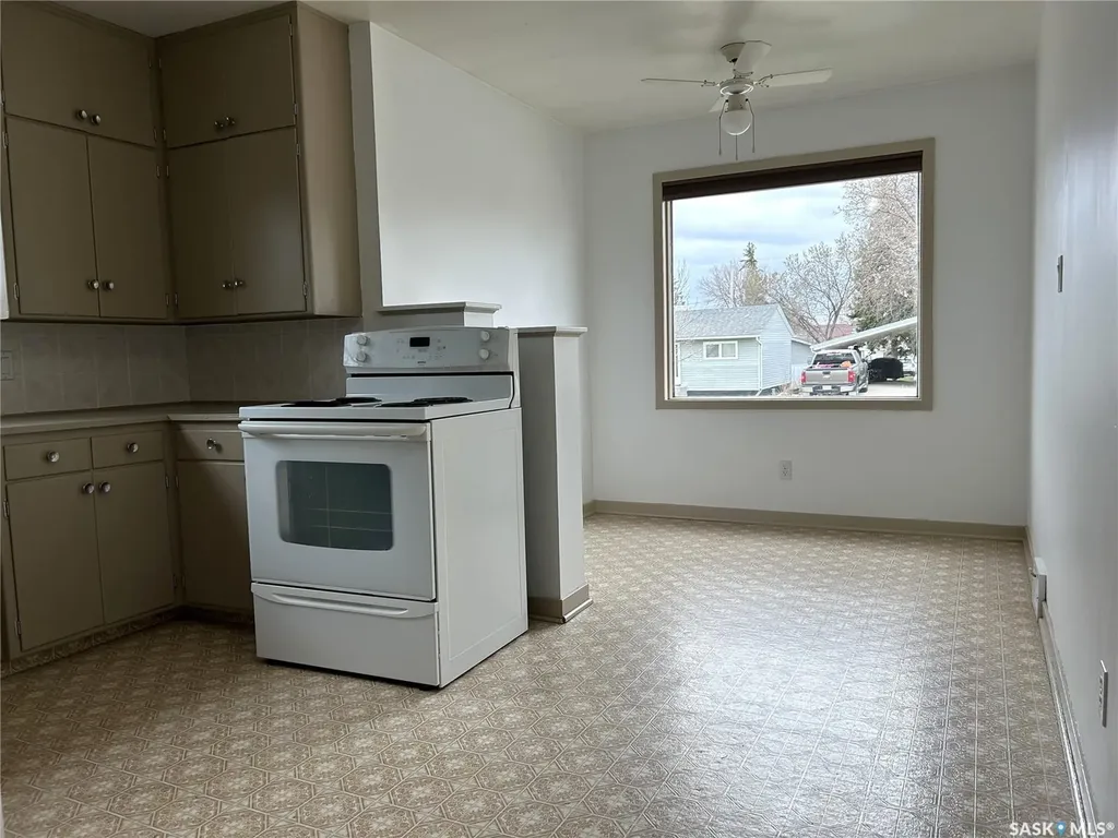 1809 2nd Street Estevan SK S4A 0N4