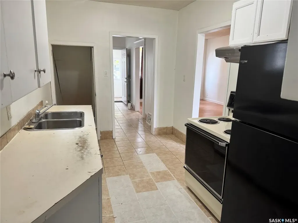 318 H Avenue S Saskatoon SK S7M 1W3