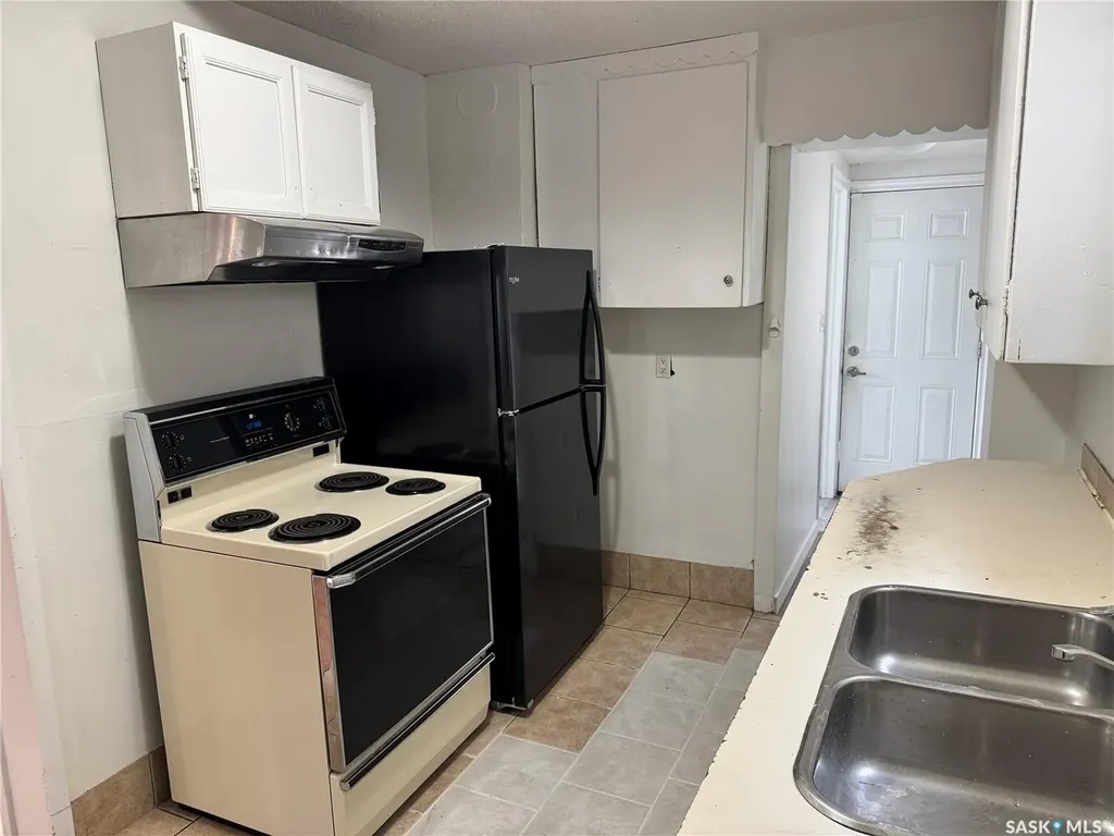 318 H Avenue S Saskatoon SK S7M 1W3