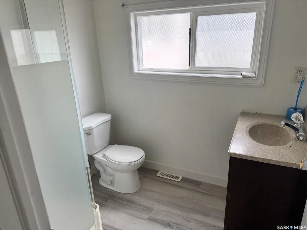 318 H Avenue S Saskatoon SK S7M 1W3