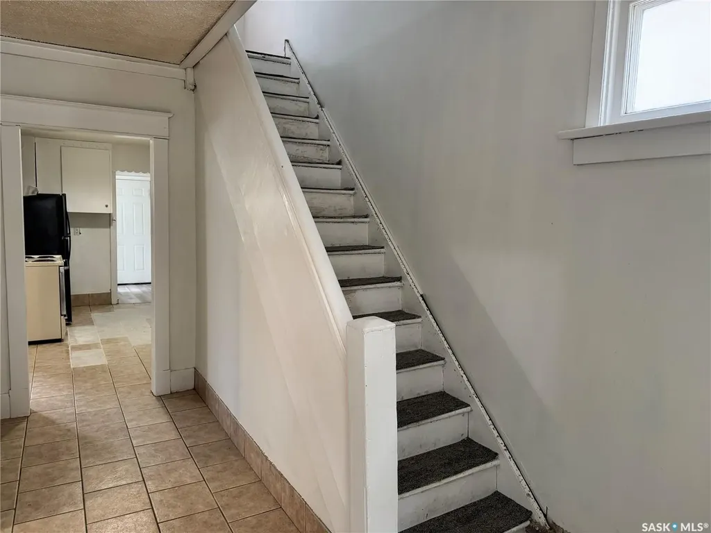318 H Avenue S Saskatoon SK S7M 1W3