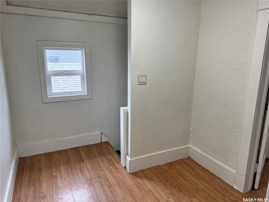 318 H Avenue S Saskatoon SK S7M 1W3