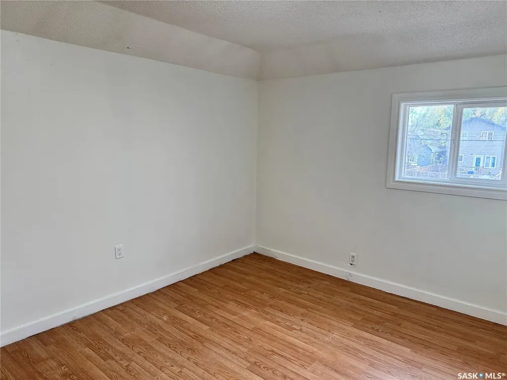 318 H Avenue S Saskatoon SK S7M 1W3