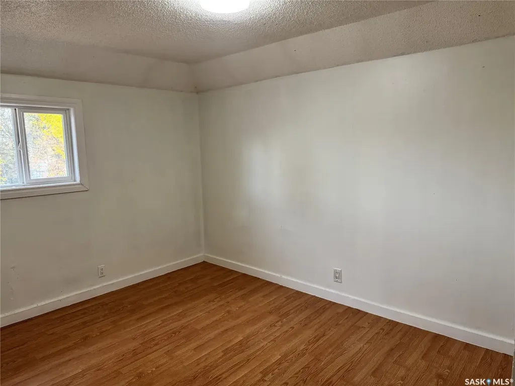 318 H Avenue S Saskatoon SK S7M 1W3