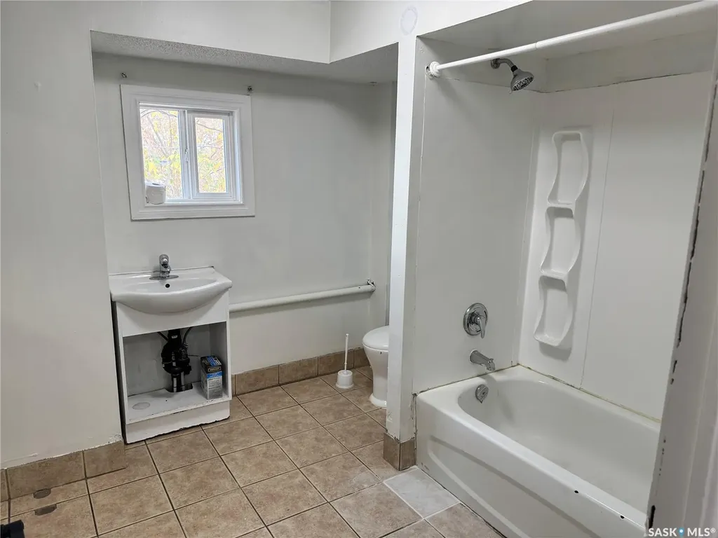 318 H Avenue S Saskatoon SK S7M 1W3