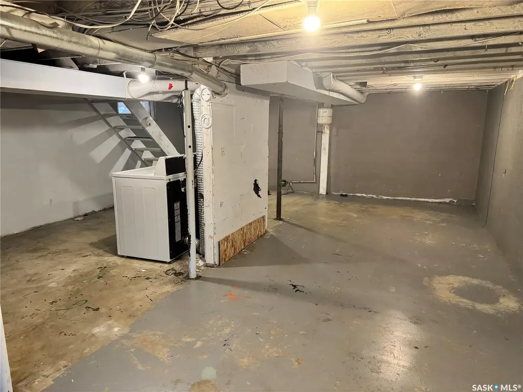 318 H Avenue S Saskatoon SK S7M 1W3