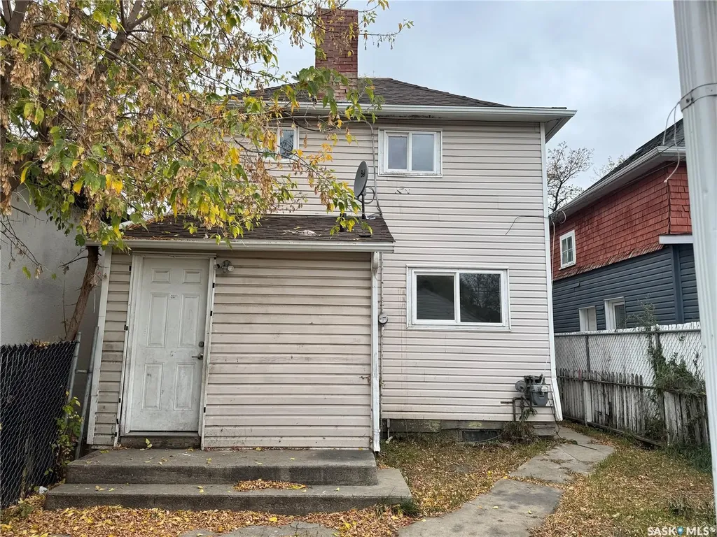 318 H Avenue S Saskatoon SK S7M 1W3