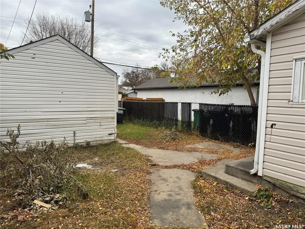 318 H Avenue S Saskatoon SK S7M 1W3