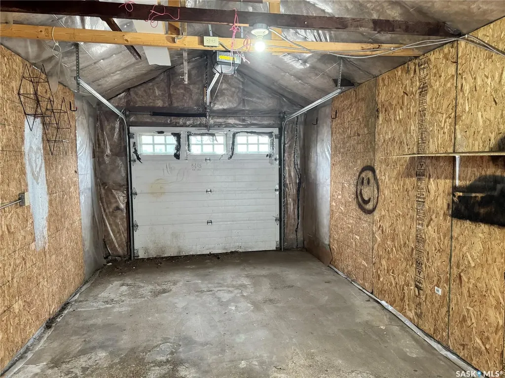 318 H Avenue S Saskatoon SK S7M 1W3