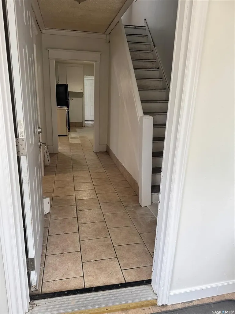 318 H Avenue S Saskatoon SK S7M 1W3