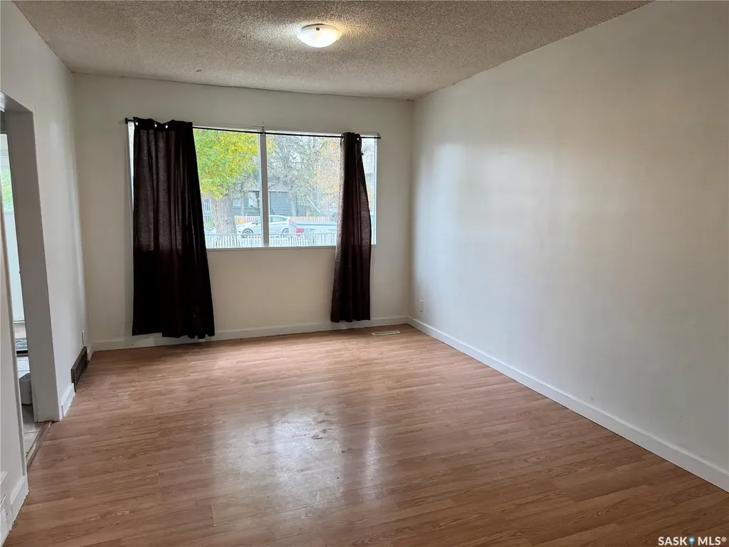 318 H Avenue S Saskatoon SK S7M 1W3