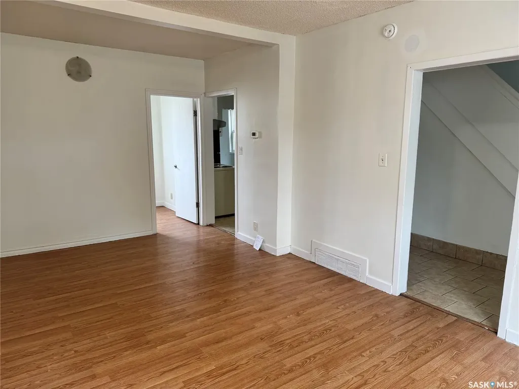 318 H Avenue S Saskatoon SK S7M 1W3