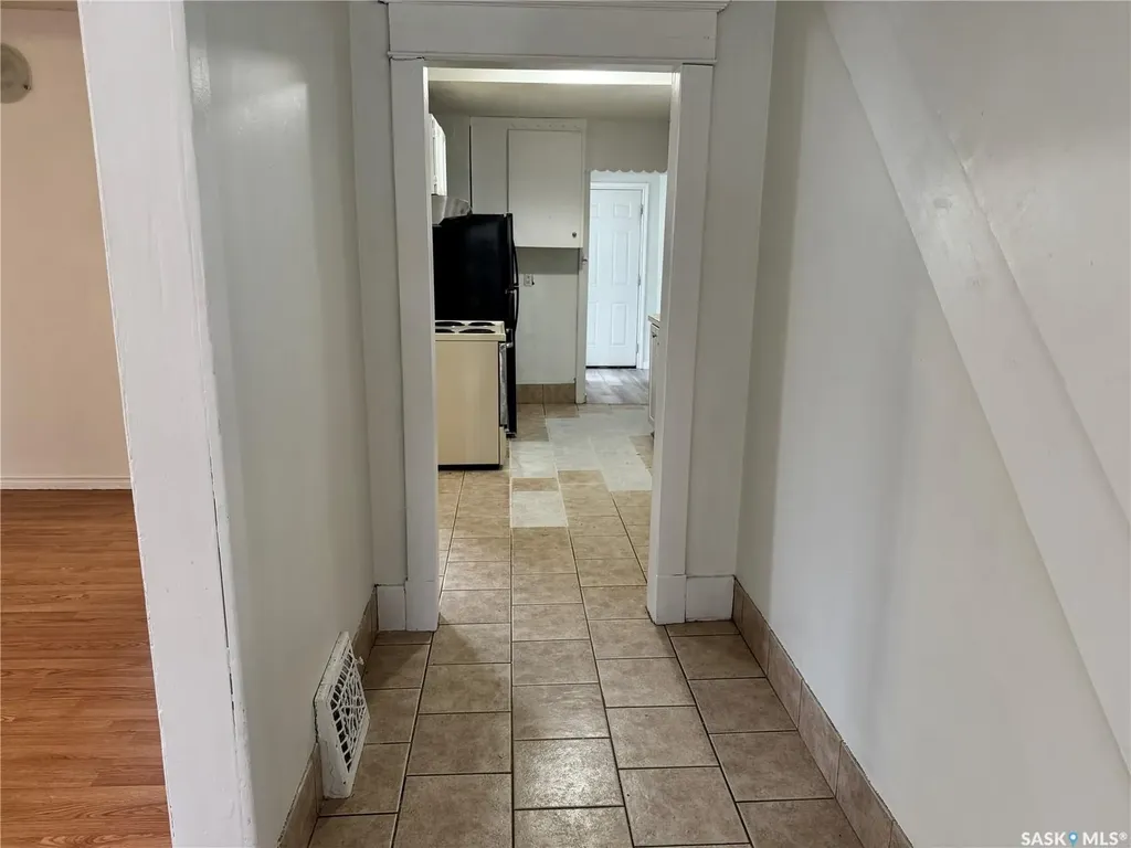 318 H Avenue S Saskatoon SK S7M 1W3