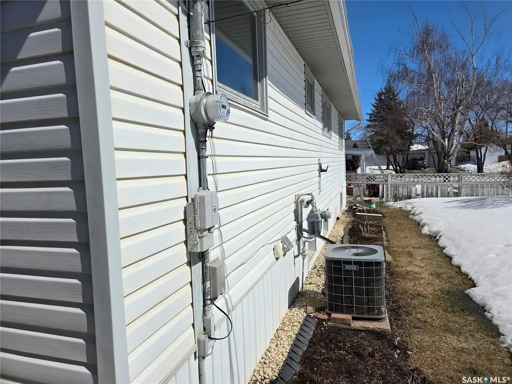 718 98th Avenue Tisdale SK S0E 1T0