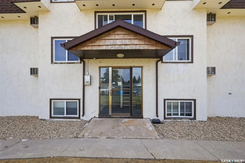 3825 Luther Place Saskatoon SK S7H 4B1