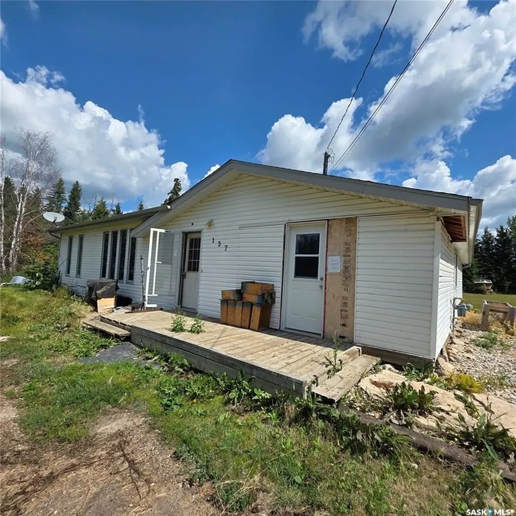 137 Morin Crescent Leoville SK S7T 0J1