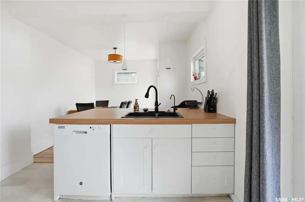 2543 Garnet Street Regina SK S4P 0J3