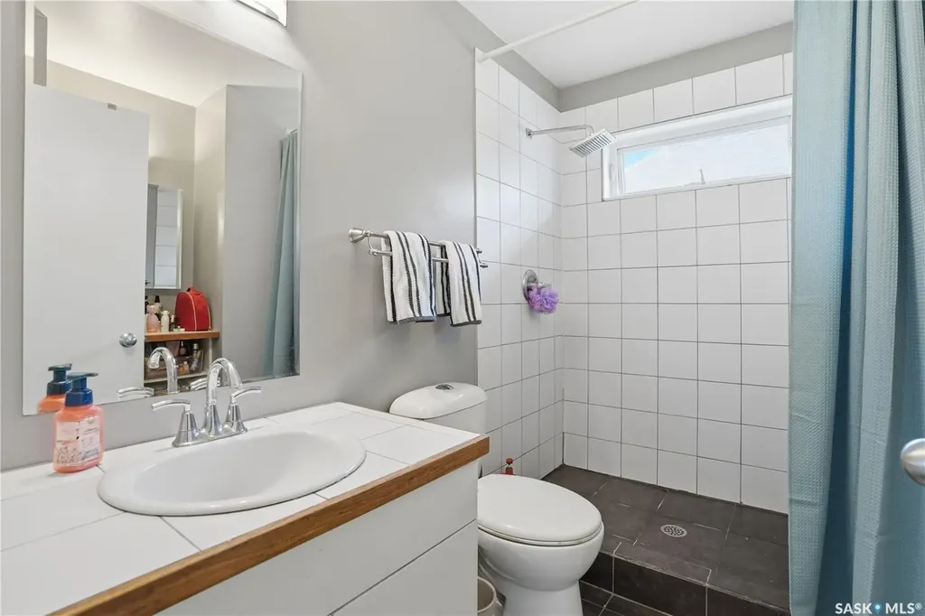 2543 Garnet Street Regina SK S4P 0J3