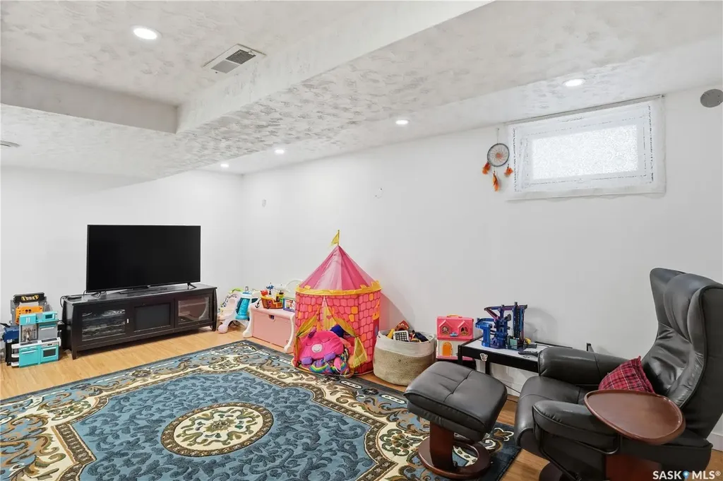 2543 Garnet Street Regina SK S4P 0J3