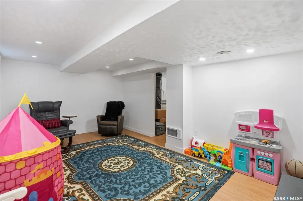 2543 Garnet Street Regina SK S4P 0J3