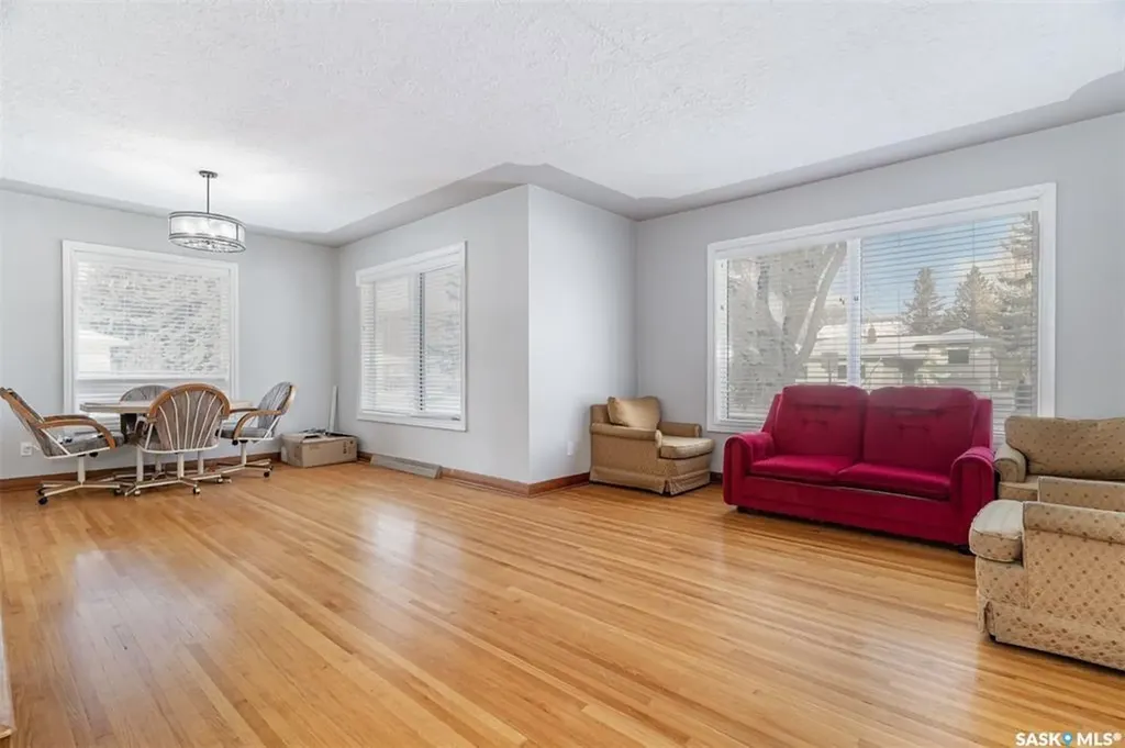 1402 14th Street E Saskatoon SK S7H 0A8
