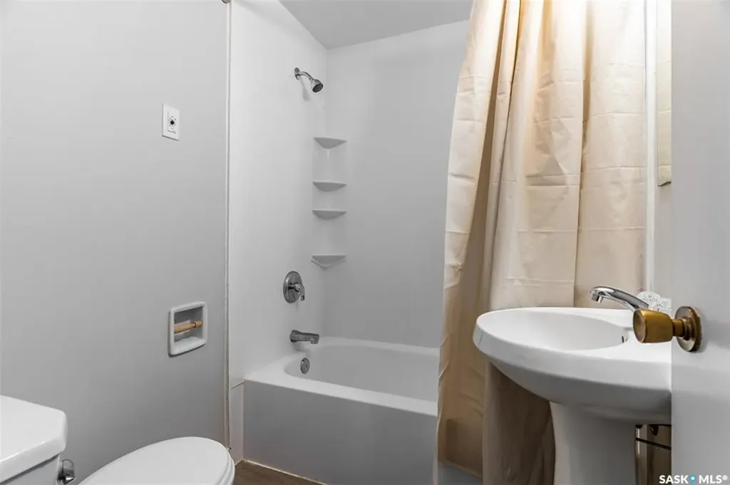 1402 14th Street E Saskatoon SK S7H 0A8