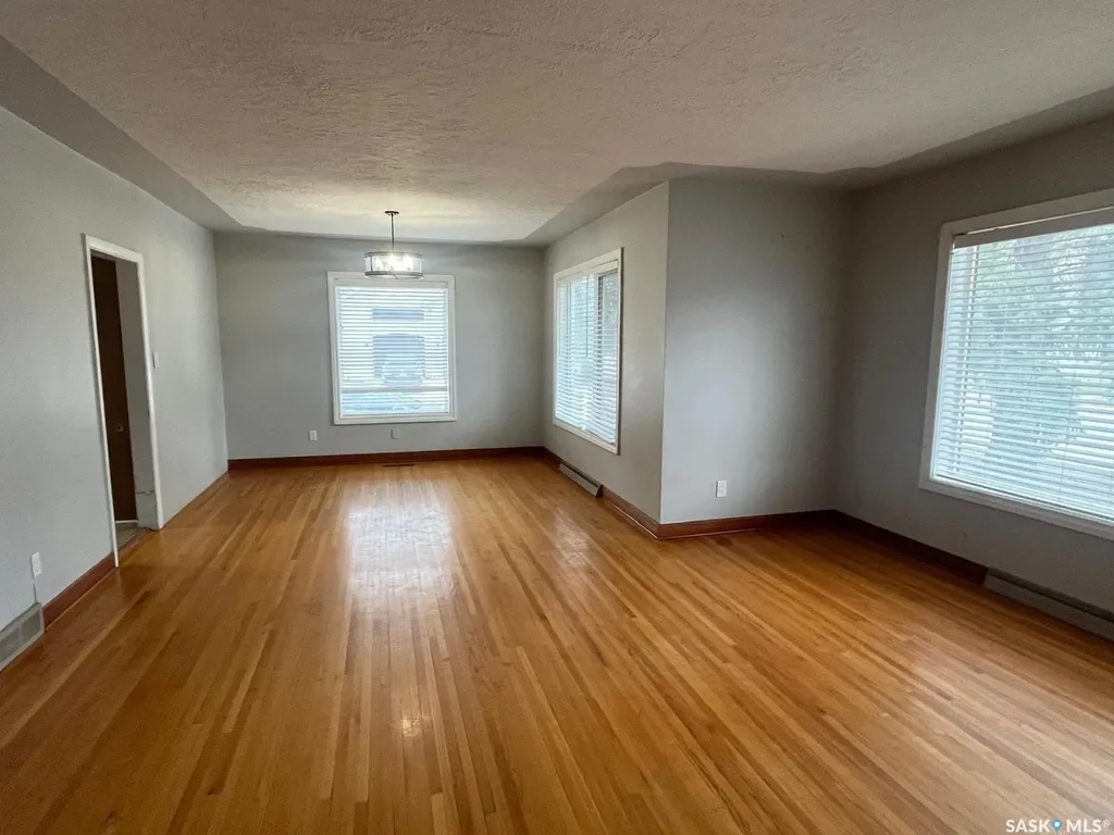 1402 14th Street E Saskatoon SK S7H 0A8