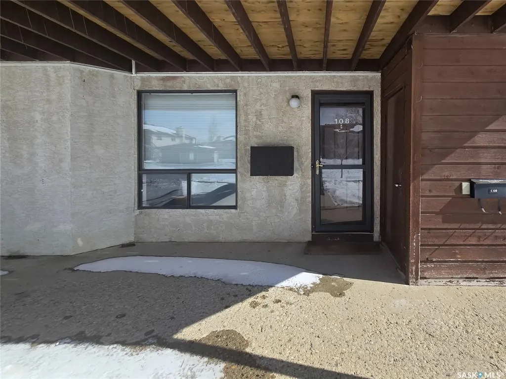 2931 Harding Street Regina SK S4R 1A6