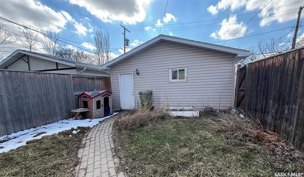 2324 Halifax Street Regina SK S4P 1V4