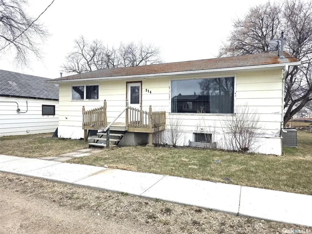 314 2nd Avenue Young SK S0K 4Y0