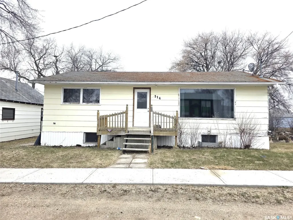 314 2nd Avenue Young SK S0K 4Y0
