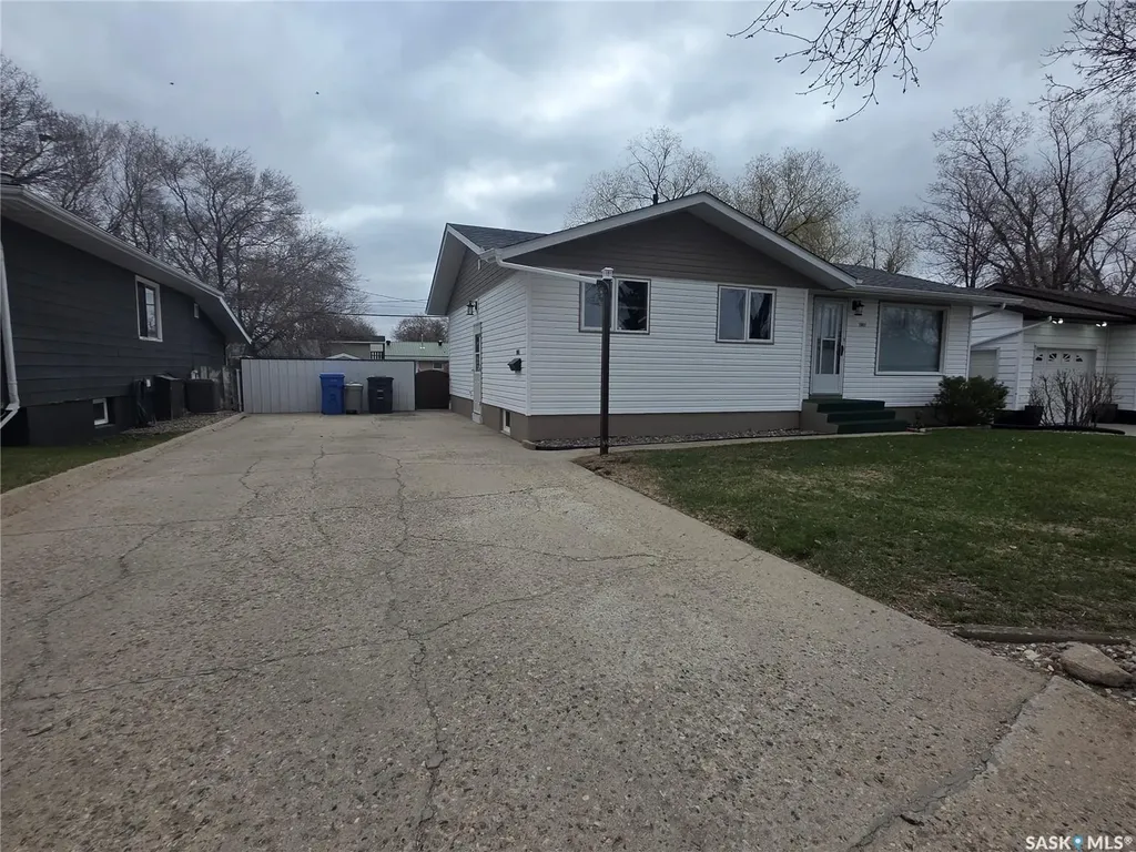 1841 Gibbs Road Estevan SK S4A 1Y1