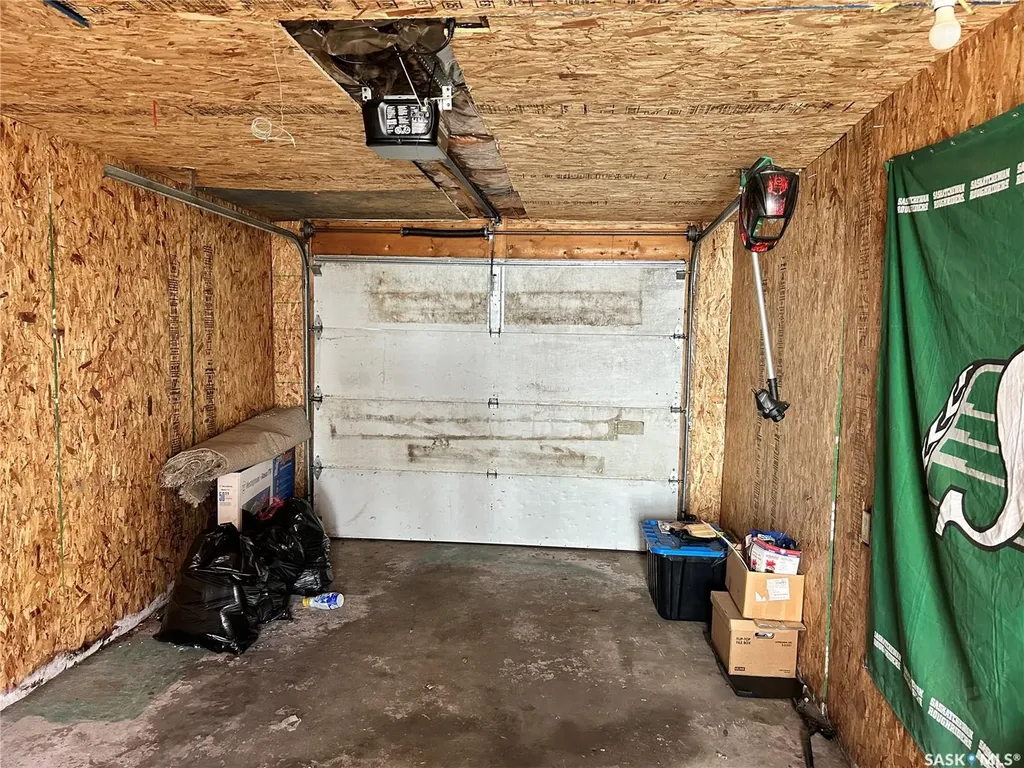 416 J Avenue N Saskatoon SK S7L 2K3