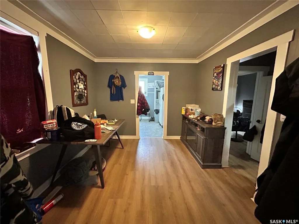 416 J Avenue N Saskatoon SK S7L 2K3