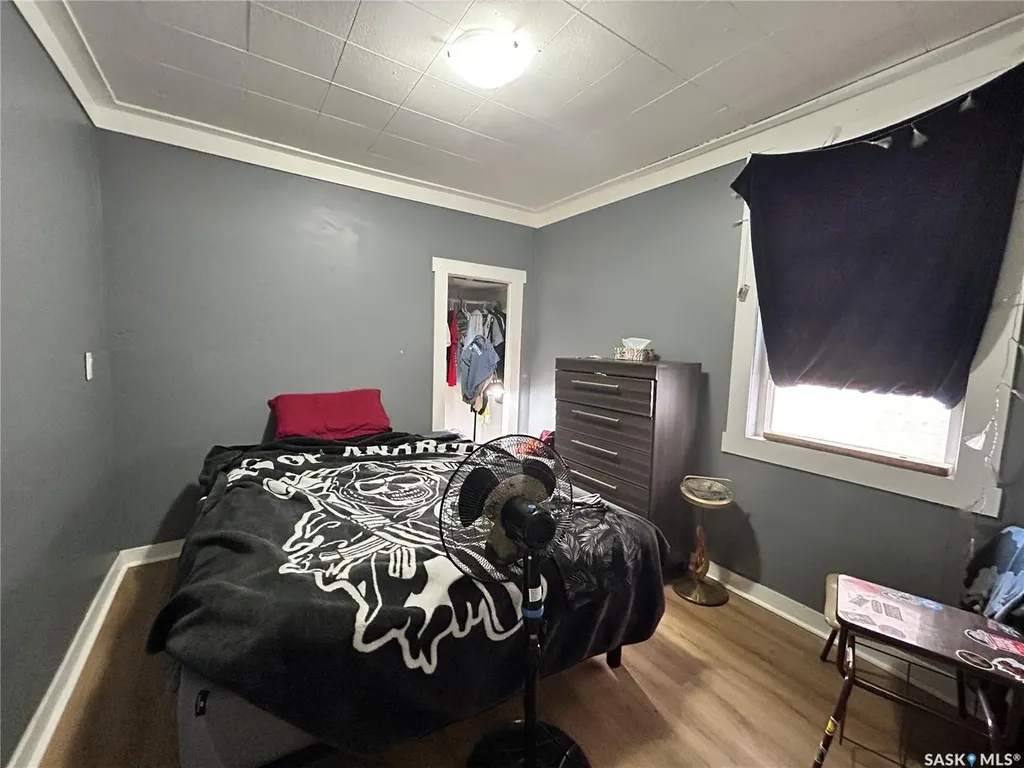 416 J Avenue N Saskatoon SK S7L 2K3