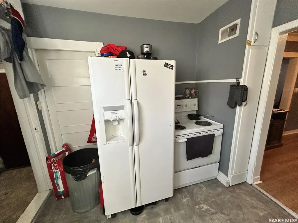 416 J Avenue N Saskatoon SK S7L 2K3