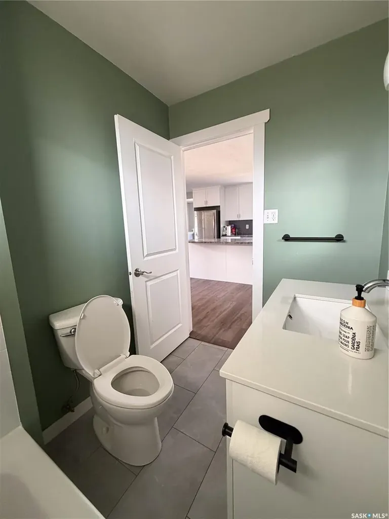 302 Aberdeen Street Elbow SK S0H 1J0