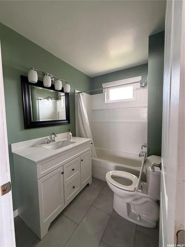 302 Aberdeen Street Elbow SK S0H 1J0