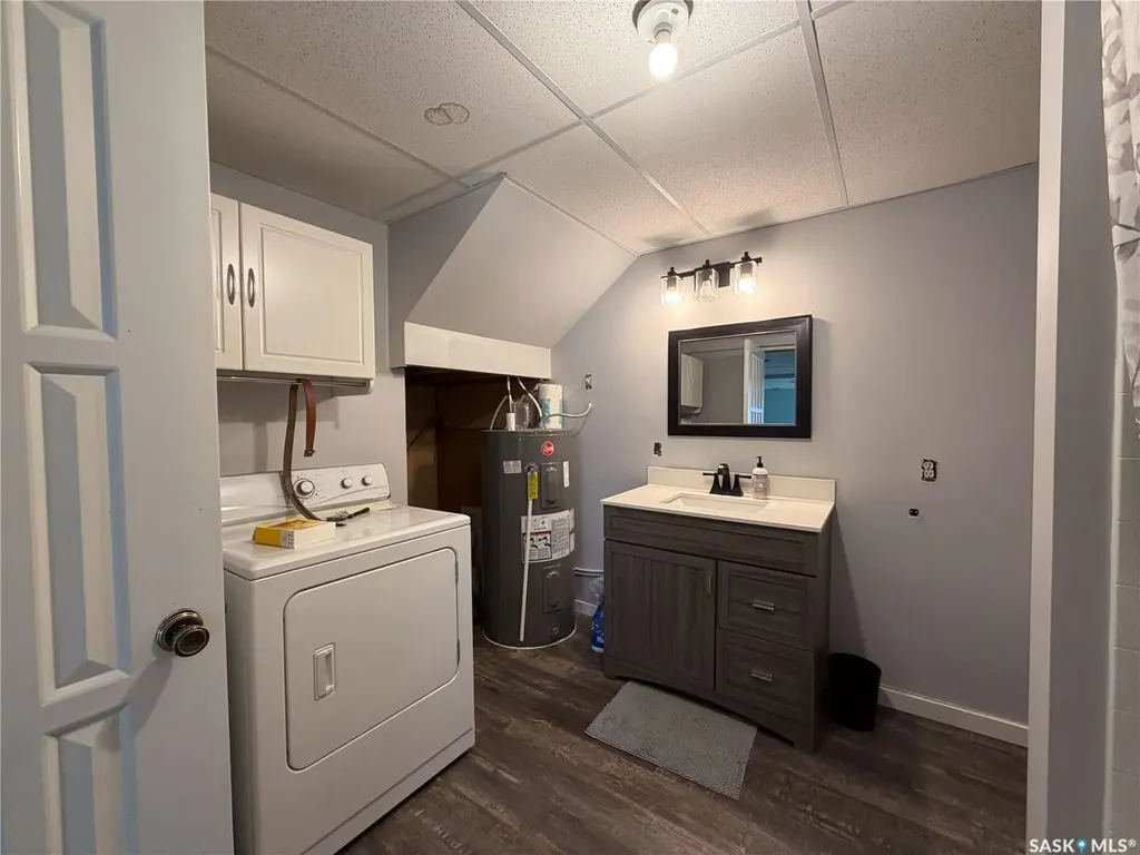 302 Aberdeen Street Elbow SK S0H 1J0
