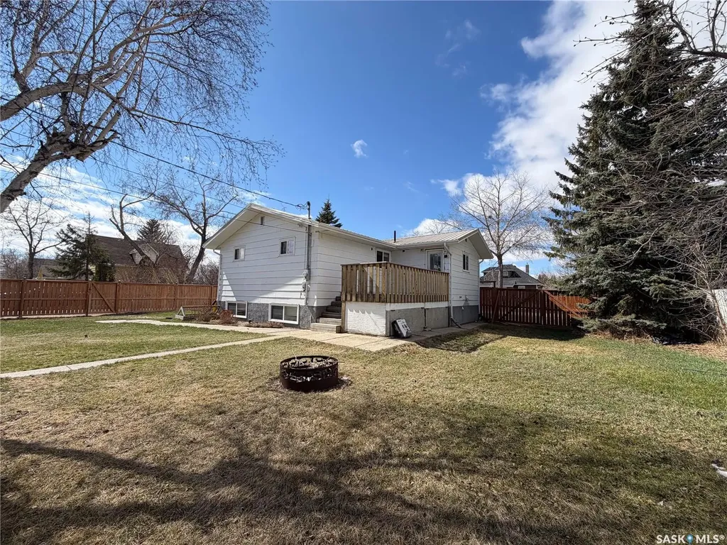 302 Aberdeen Street Elbow SK S0H 1J0
