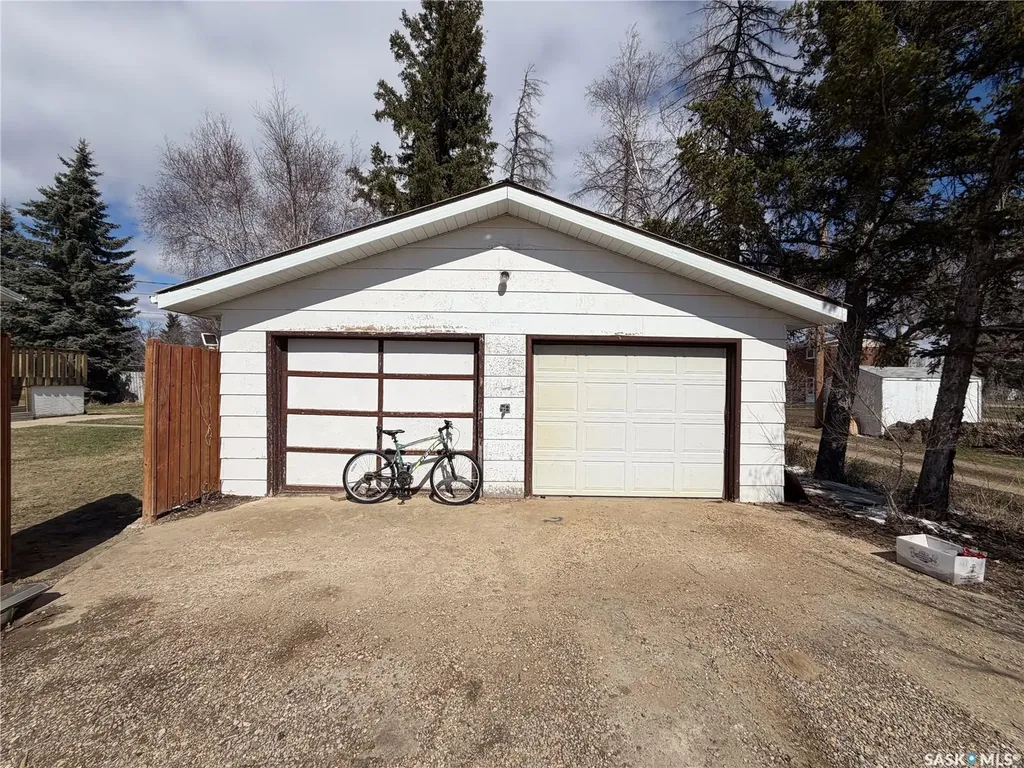 302 Aberdeen Street Elbow SK S0H 1J0