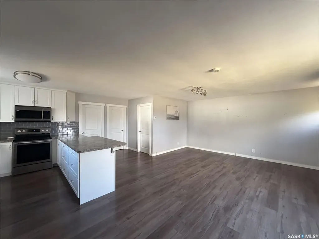 302 Aberdeen Street Elbow SK S0H 1J0