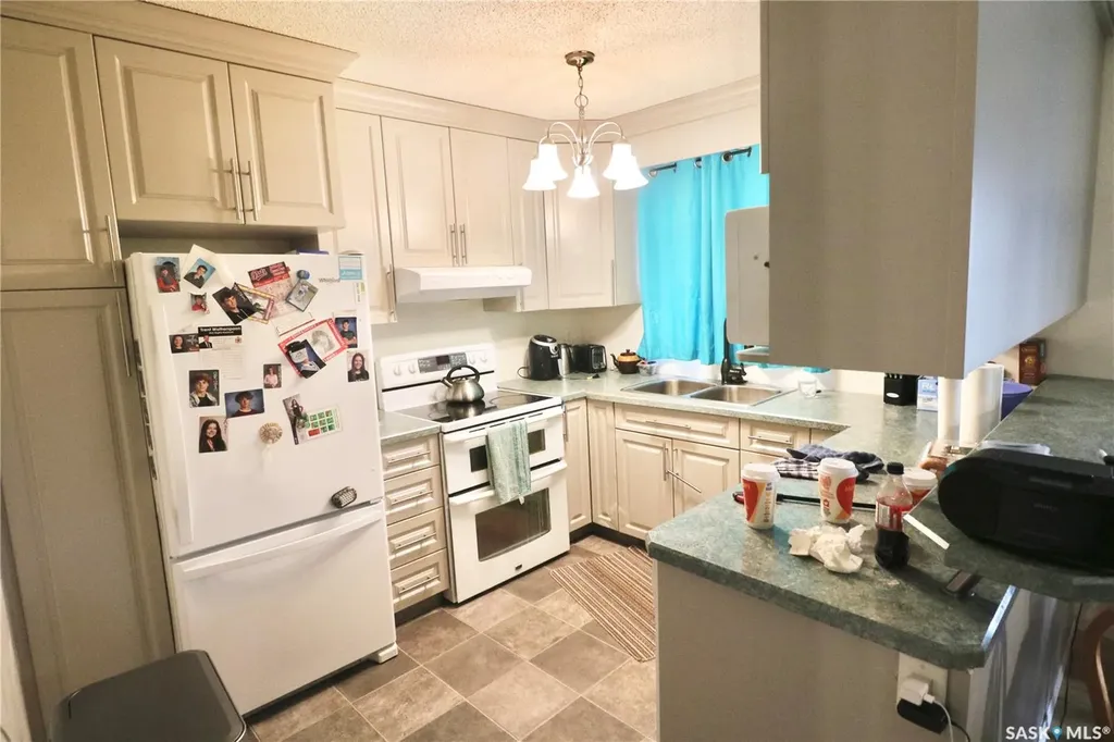 6507 1st Avenue N Regina SK S4T 7C2