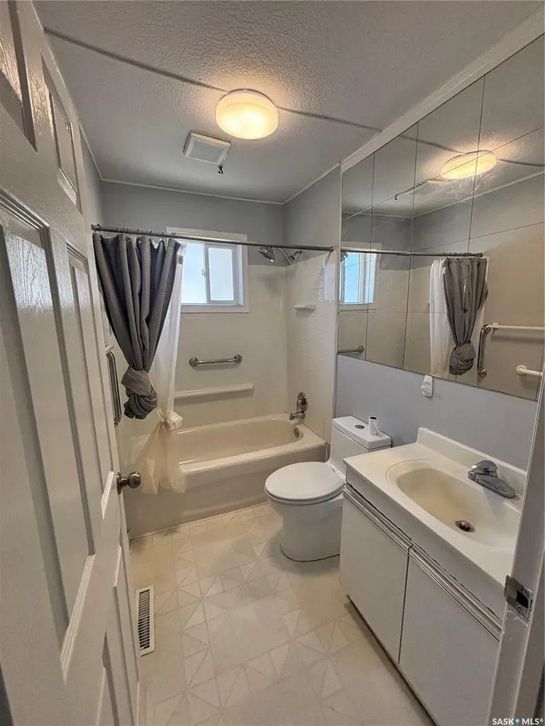 207 3rd Avenue W Kindersley SK S0L 1S0