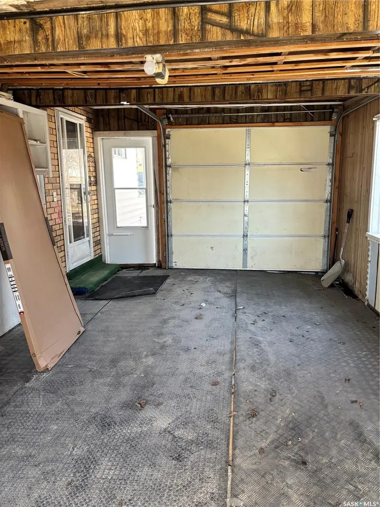 207 3rd Avenue W Kindersley SK S0L 1S0