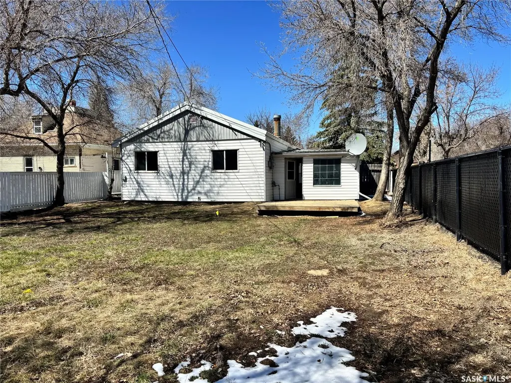 207 3rd Avenue W Kindersley SK S0L 1S0