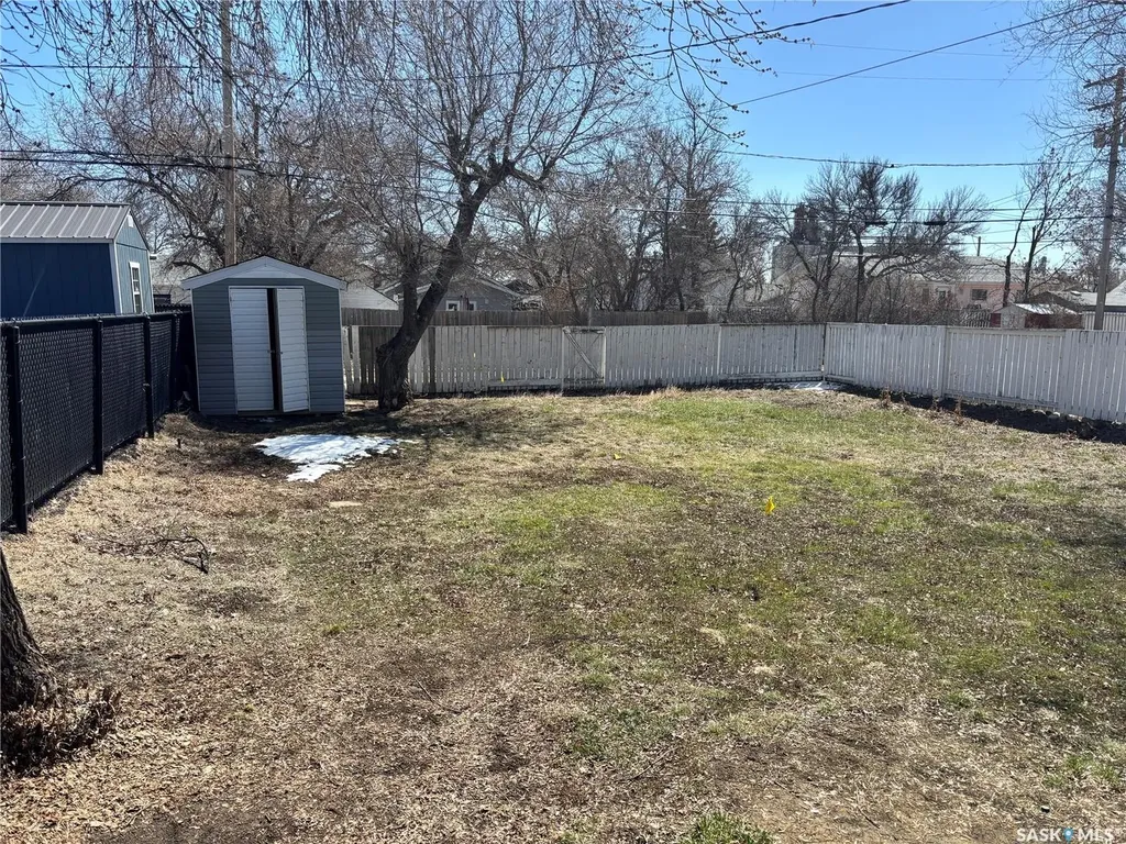 207 3rd Avenue W Kindersley SK S0L 1S0