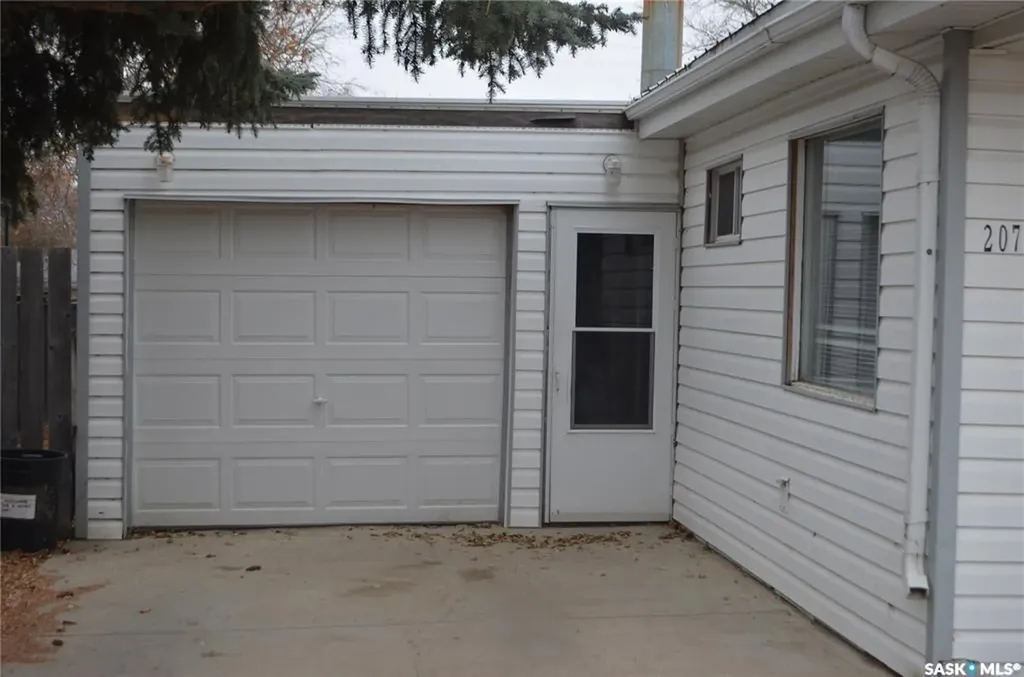 207 3rd Avenue W Kindersley SK S0L 1S0