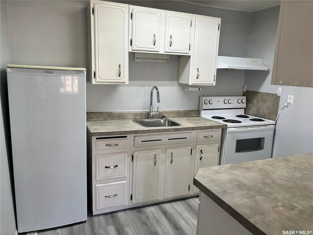 207 3rd Avenue W Kindersley SK S0L 1S0