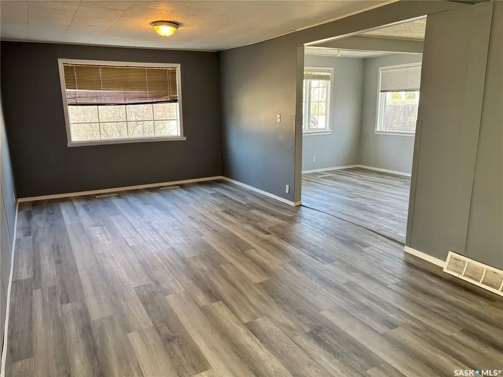 207 3rd Avenue W Kindersley SK S0L 1S0